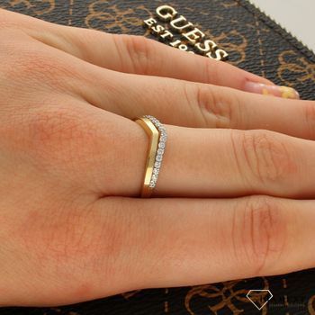 Złoty pierścionek wysadzany cyrkoniami PI 1254. Złoty pierścionek z cyrkonią. Złoty pierścionek z  drobnymi cyrkoniami. Złoty pi (2).jpg
